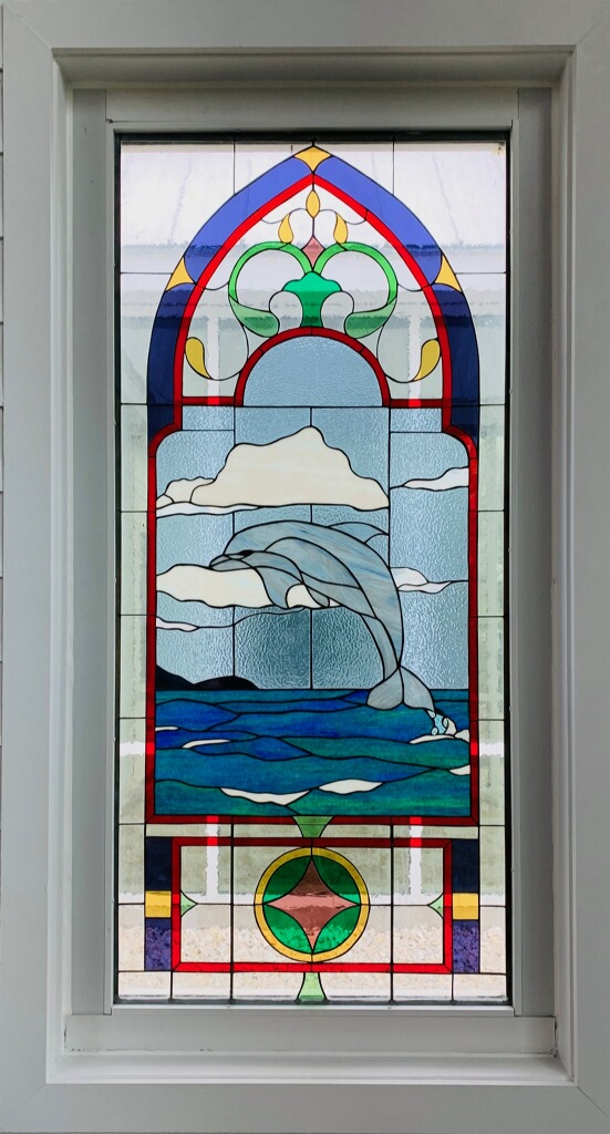 Dolphin window in
			Tansept